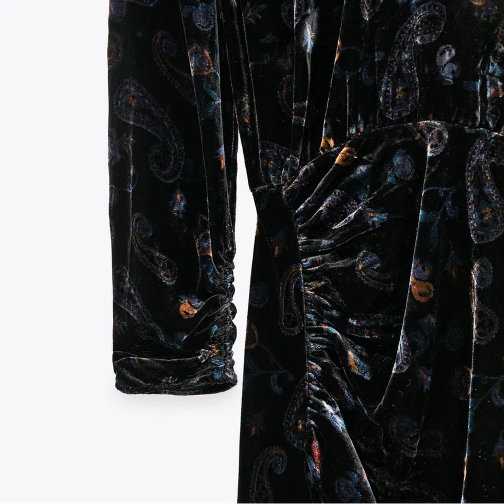 ZARA PAISLEY ELVET RUCHED DRESS WITH ALIT AND OPEN BACK - Picture 8 of 11